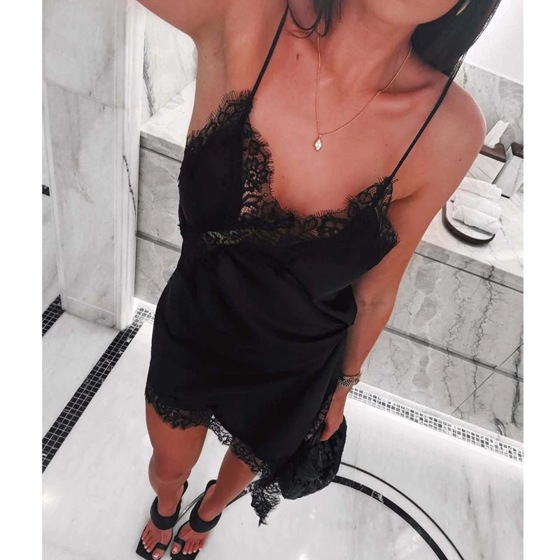 Lace-trim satin cami slip dress - detail